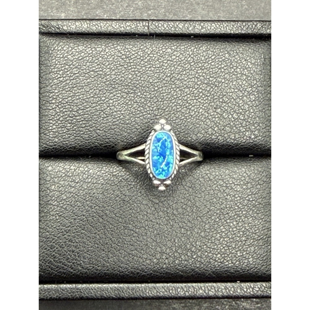 New Condition Sterling Silver Lab Blue Opal Ring Size 7 J23